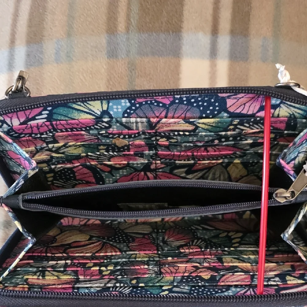 NWT Sakroots Smartphone Wristlet Crossbody - Picture 5 of 10